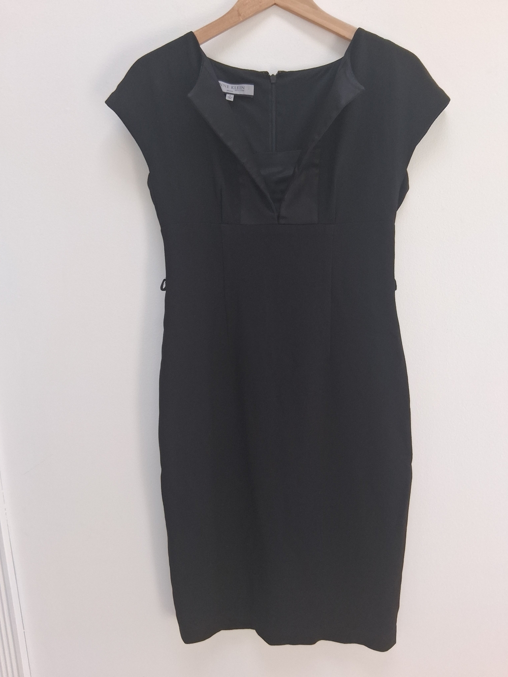 Anne Klein Black Cap-Sleeve Midi Sheath Dress Satin Trim Size 4 Sohisticated